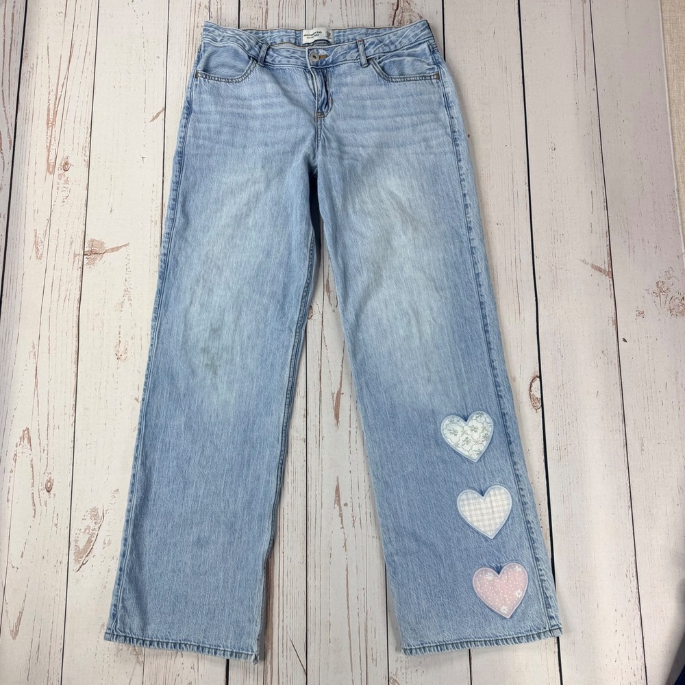 Abercrombie Kids Low Rise Baggy Jeans Light Wash Heart Patch Size 17/18 Long